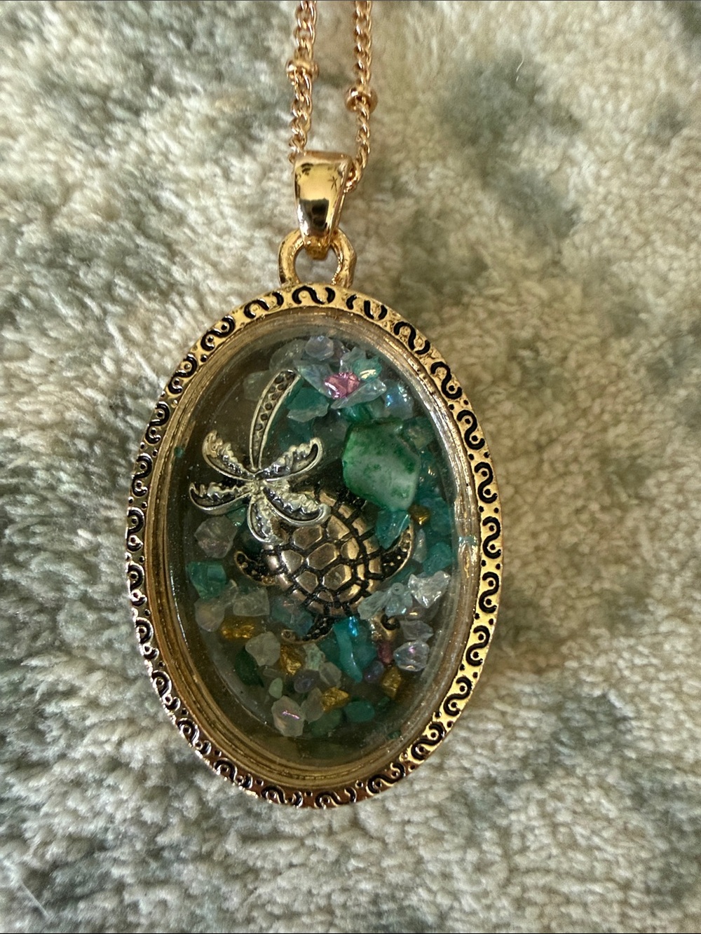 Avon Tropical Treasures Shaker Pendant Necklace, Gold Tone, Turtle and Palm, 20β